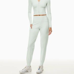 EUC Aritzia TnaBUTTER™ Cheeky Pocket Hi-Rise Jogger mint XS inseam 28”